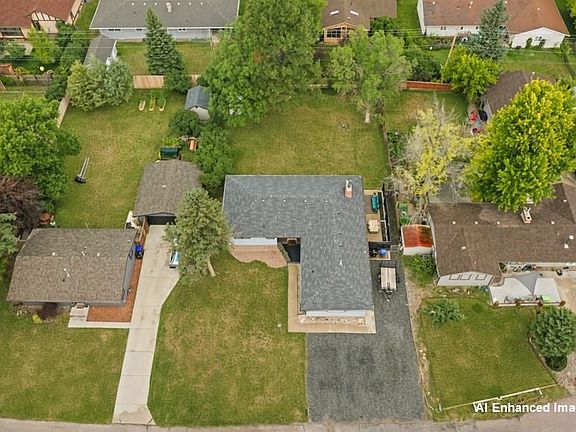 3rd image of 3814 Crocus Ln
