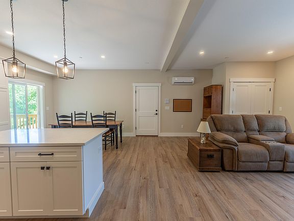 5th image of 4-8 Beaver Brook Way #B