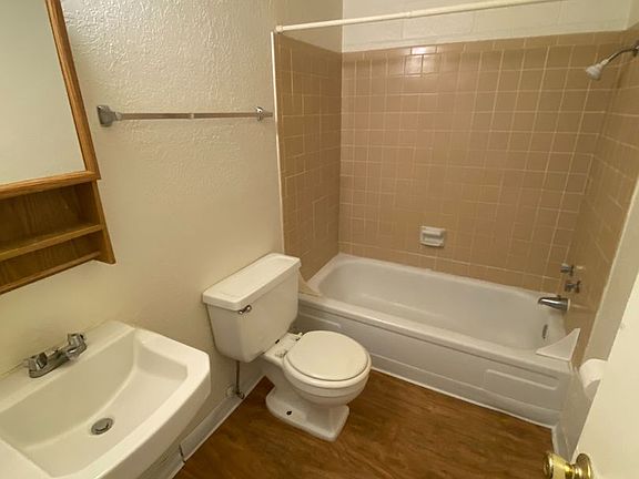 5th image of 1601 Gold Ave SE #5