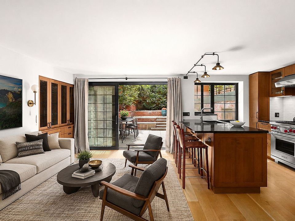 1st image of 21 Bethune St Unit Garden
