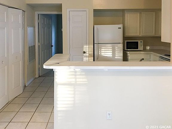 4th image of 10000 SW 52nd Ave #A1