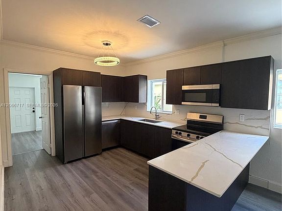 5th image of 328 SW 15th Ave #328