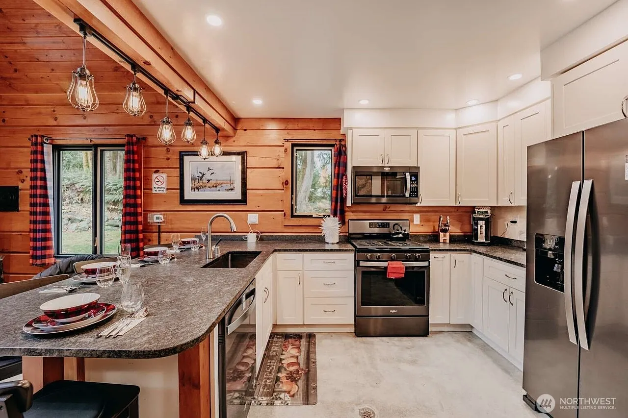 3 bed, 1480 sqft, $3,200 — Photo 3
