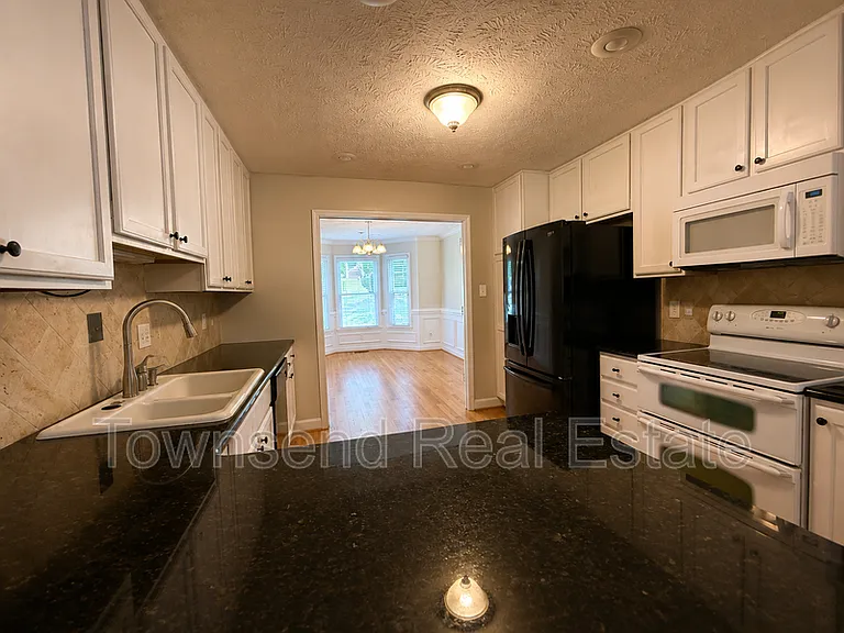 2937 Delaware Dr — Photo 14