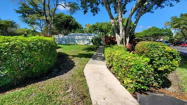 3800 Oaks Clubhouse Dr #112 — Photo 33