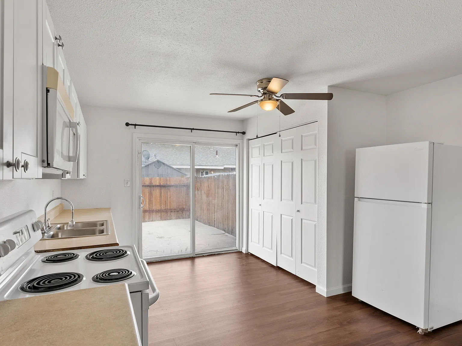 2 bed, 900 sqft, $1,600 — Photo 4