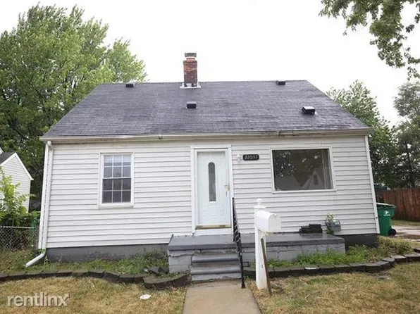22037 Lambrecht Ave, Eastpointe, MI 48021
