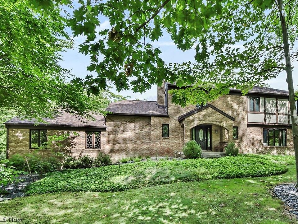 1st image of 22 Essex Cir