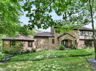 22 Essex Cir, Hudson, OH 44236