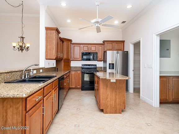 5th image of 514 Siena Ct