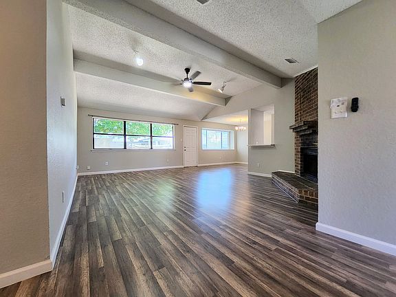 4th image of 2641 Berkshire Ln