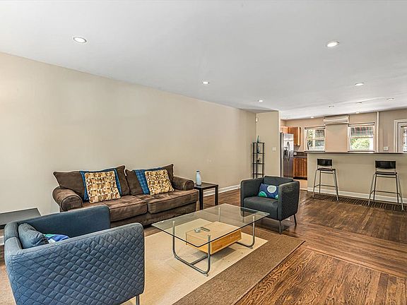 4th image of 9913 Ascan Ave