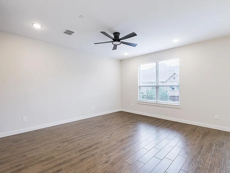 2729 Splendor Dr — Photo 17