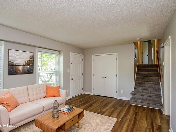 4th image of 365 Clover Hitch Dr