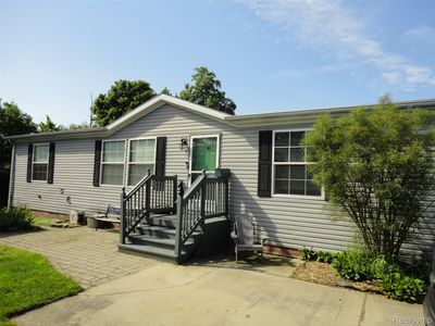 29269 Hidden River Dr, Gibraltar, MI, 48173