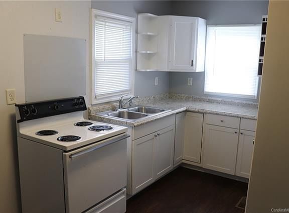 2nd image of 744 7th Avenue Pl SW