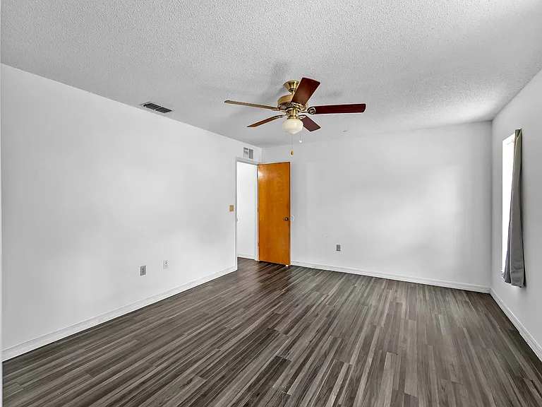 8429 Cypress Lake Cir — Photo 9