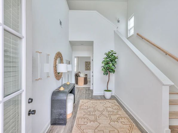 500 Oval Ave NW #419