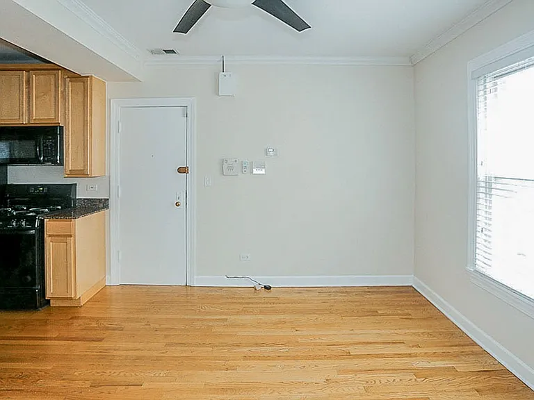 626 W Roscoe St #1 — Photo 2