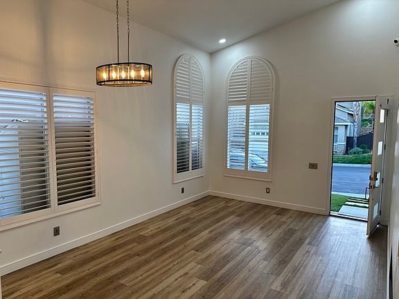 4th image of 28346 Willow Ct