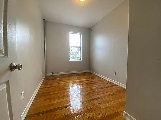 3rd image of 551 W 170th St APT 52