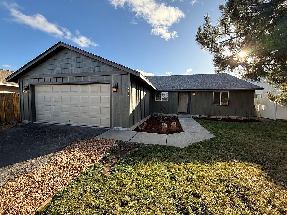 1st image of 537 SE Ponderosa Dr