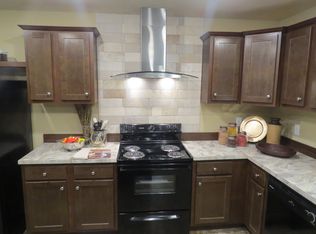 25839 Hanover Dr, Flat Rock, MI 48134