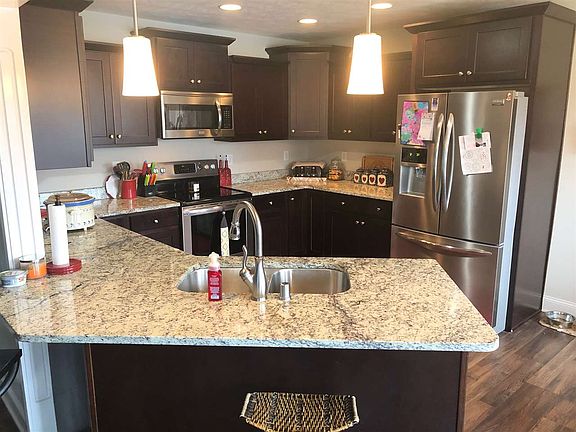 4th image of 328 Macer Ave