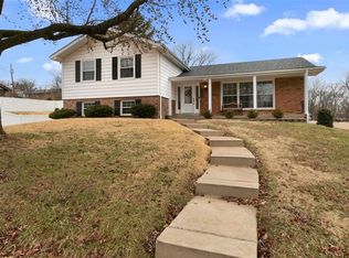 9001 Maple Grove Dr, Saint Louis, MO