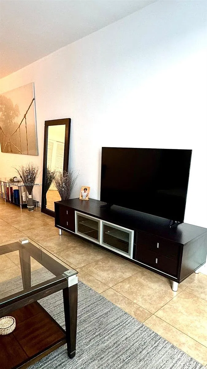 Building Photo - 4001 S Ocean Dr #3