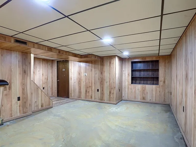 426 Linden St — Photo 17