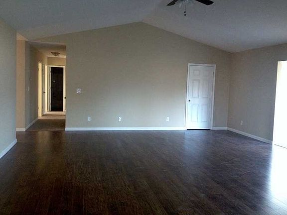 3rd image of 3011 Willowbrook Dr