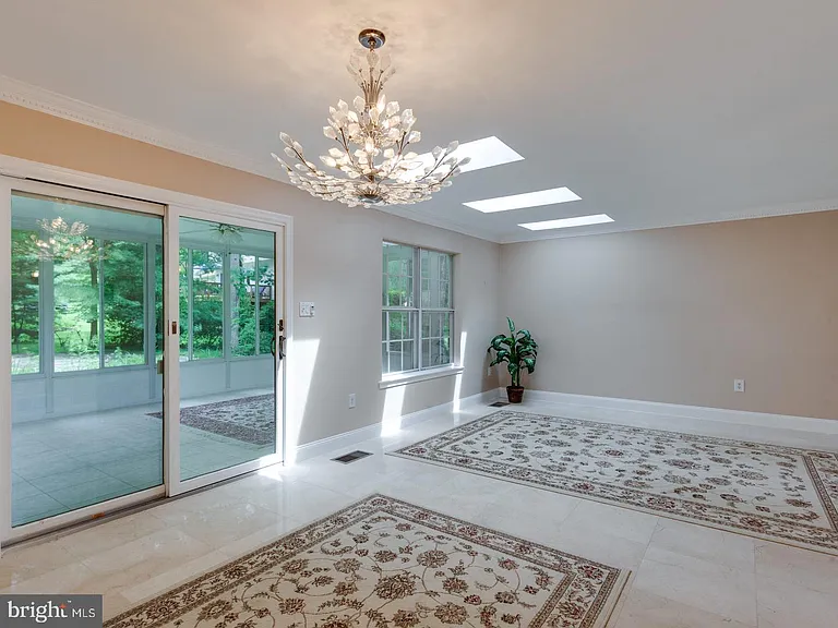 10522 Brevity Dr — Photo 5