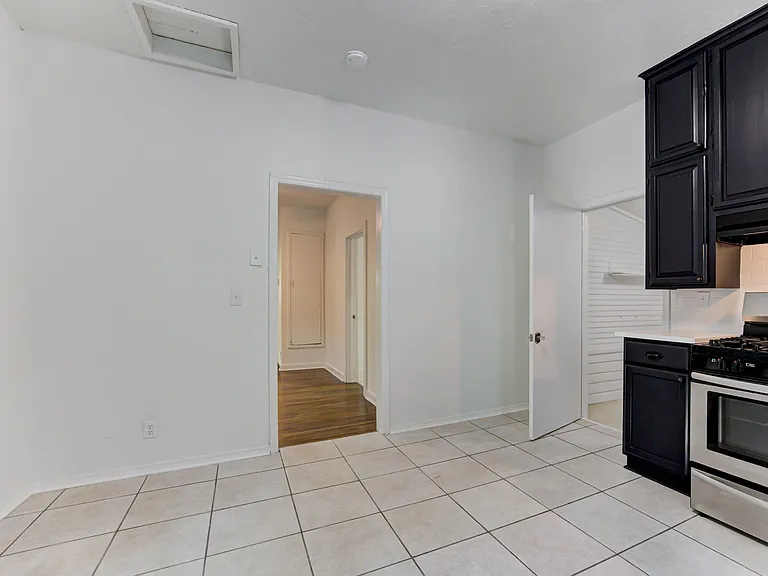 311 S Flood Ave — Photo 22