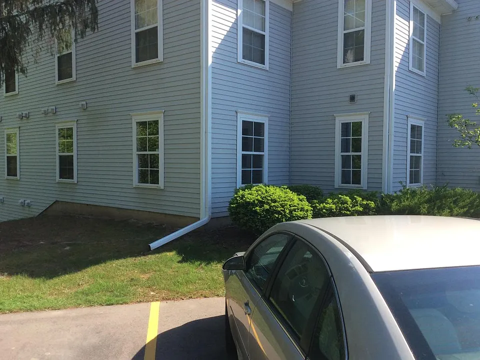 ground floor condo, master on left side, second bed on right