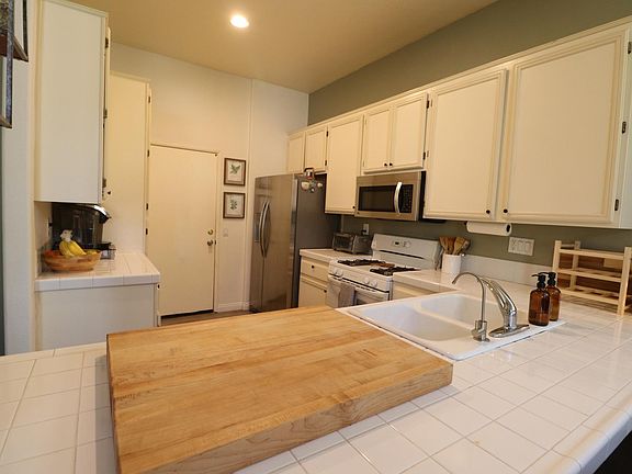 5th image of 9454 Galvin Ave