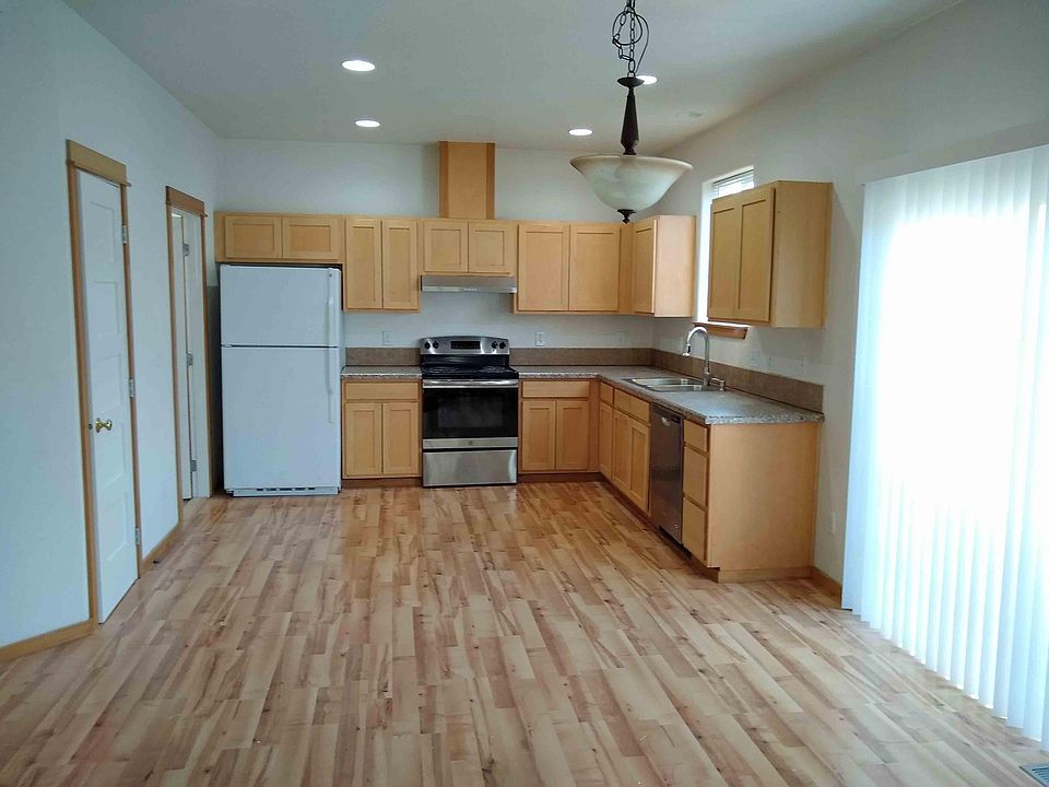 2nd image of 13585 NW Commerce St