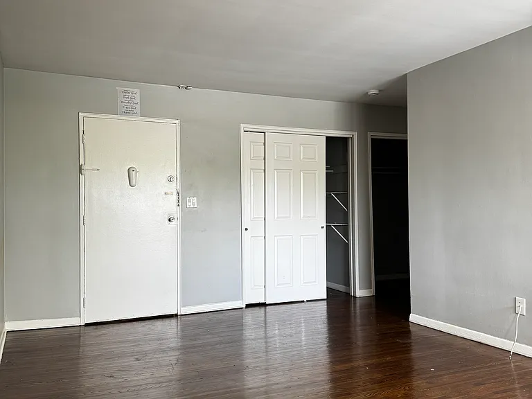 2428 Saint George Ave #C6 — Photo 4