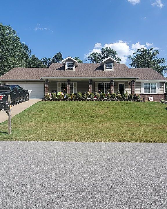 1st image of 14 Bedford Ln