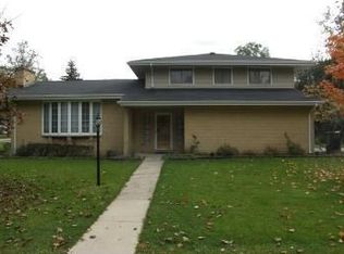 4735 Laurel Ave, Glenview, IL 60025