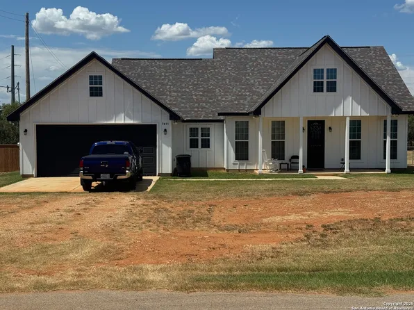 7411 Maverick Heights, Somerset, TX 78069