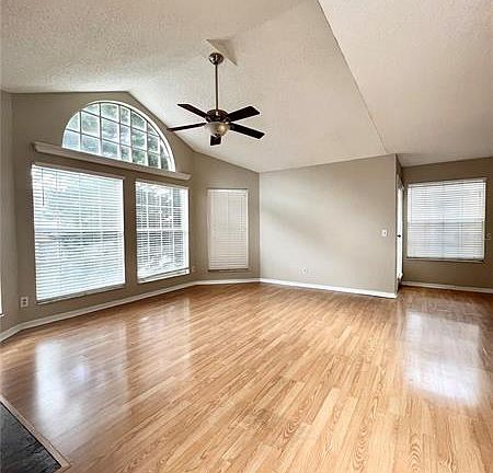 3rd image of 662 Youngstown Pkwy APT 208