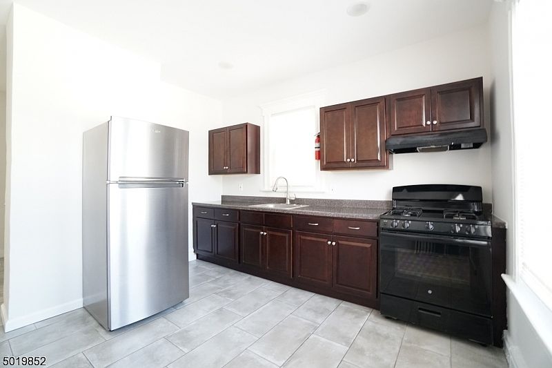 1st image of 31 Kling St