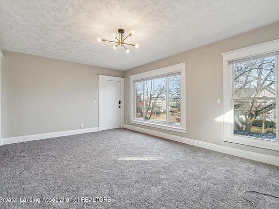 5th image of 900 Eureka St