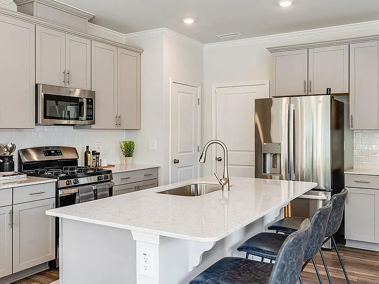 801 Windmill Palm Dr — Photo 3