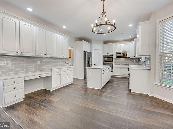 5th image of 42814 Songbird Ct