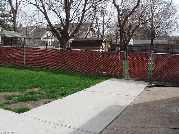 4th image of 3711 E 49th St