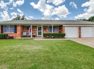 813 Irwin Dr, Hurst, TX 76053