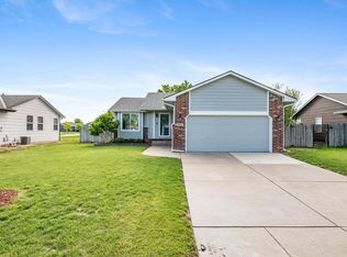 1617 E Winterset Cir, Goddard, KS 67052