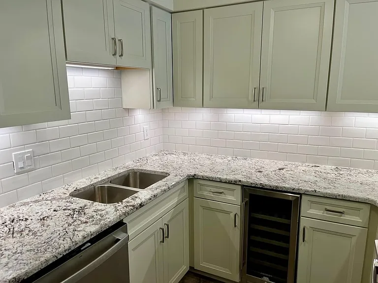updated kitchen, cabinets, appliances, undercabinet lighting, soft close drawers, good storage space